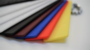 SLS Bauteile lassen sich hervorragend in verschiedene Farben einfärben.