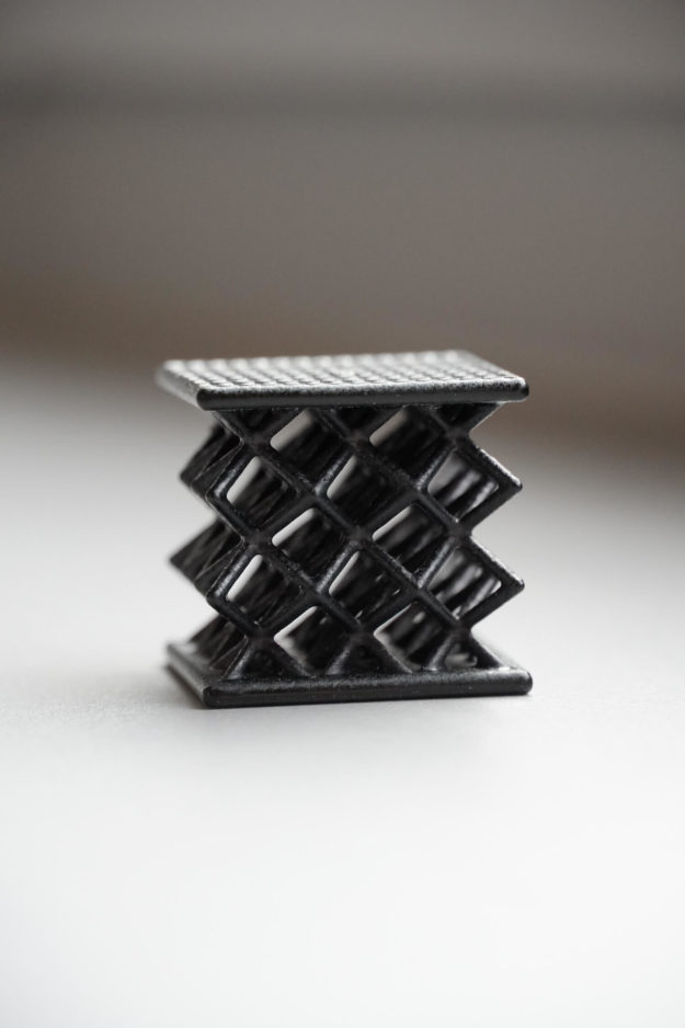 Cube with a lattice structure